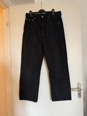 Jean droit vintage Hugo boss en bon état noir taille 40