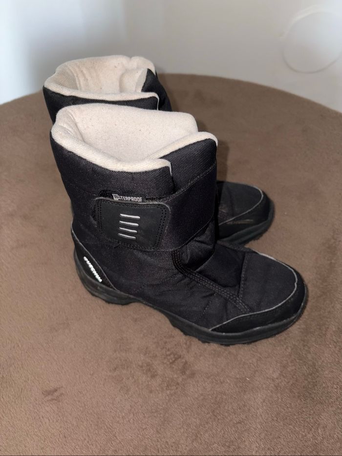 Bottes Chaussures de neige noir taille 34 Quechua en très bon état - photo numéro 5