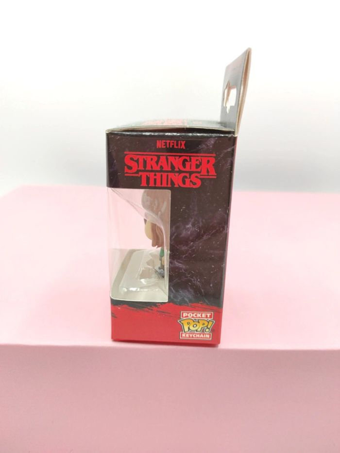 porte-clés figurine pocket pop stranger things robin - photo numéro 2