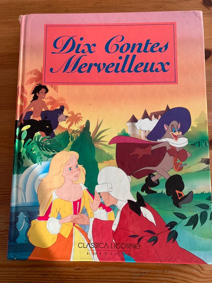 Livre enfant - Grand et gros livre 253 pages - Dix Contes Merveilleux - La petite sirène, Pinocchio.