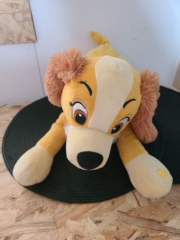 La Belle et le Clochard - Peluche Lady Chien Allonger ave Son - 46cm