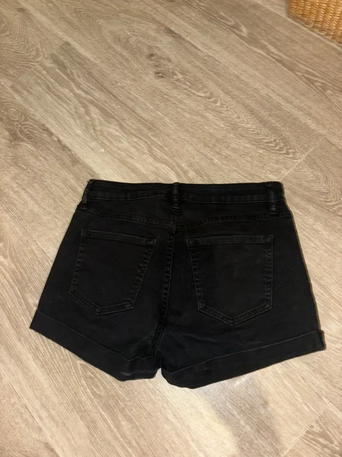Short noir H&M taille 34 - photo numéro 2