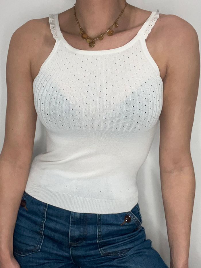 Top vintage col ras du cou / halter uni blanc avec volant