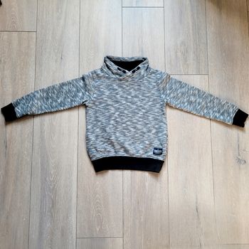 Pull noir et blanc. Garçon 8 ans. Marque Creeks