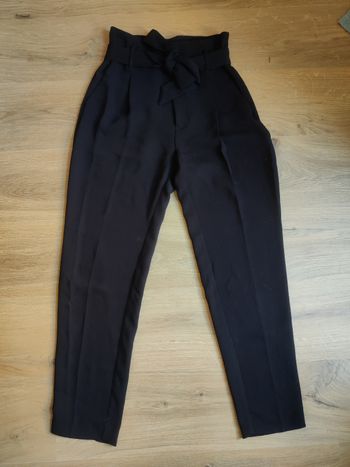 Pantalon fluide tailleur à pinces noir Mango