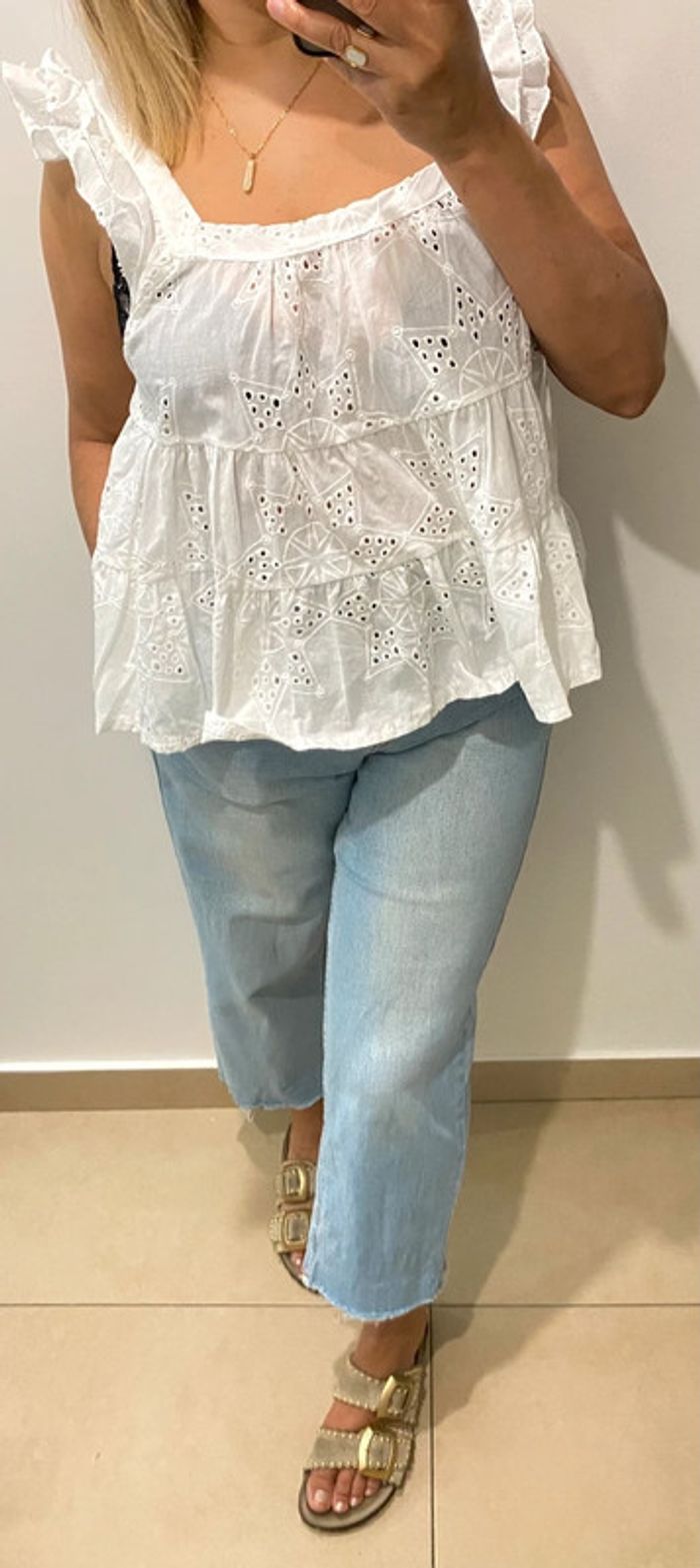 Blouse blanche brodée avec volant Taille M - photo numéro 2