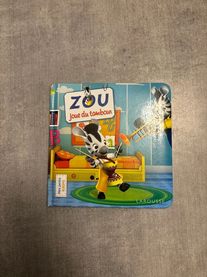 Livre zou joue du tambour