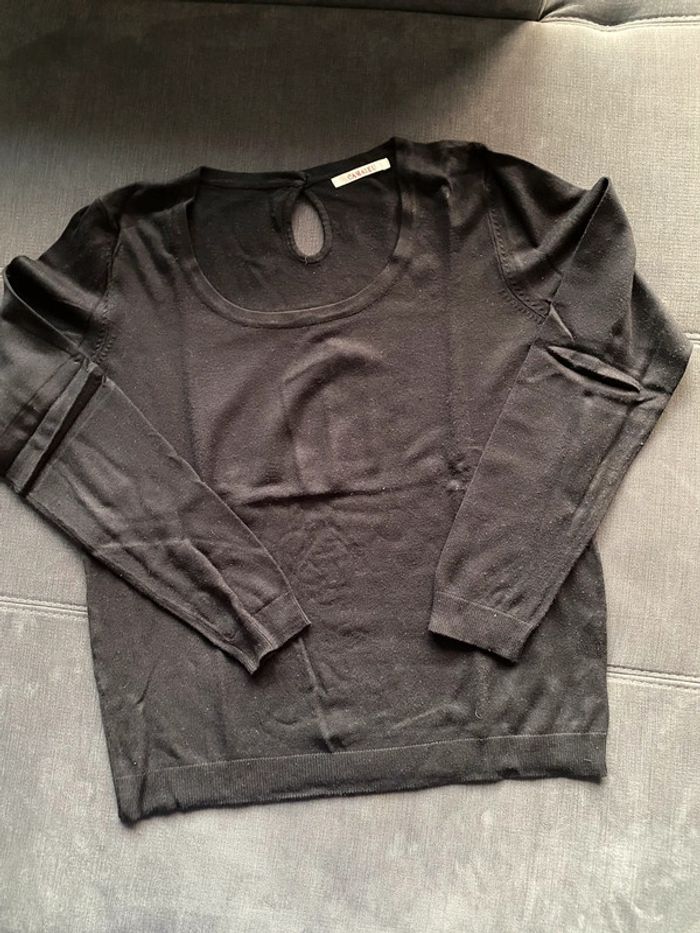 Pull avec goutte dans le dos