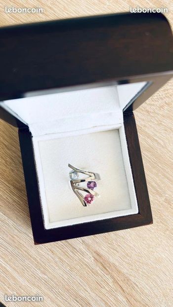 Bague en argent avec une topaze bleue + une topaze rose + une améthyste