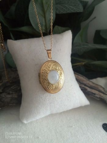 Collier médaillon ouvrable pierre de lune et acier inoxydable