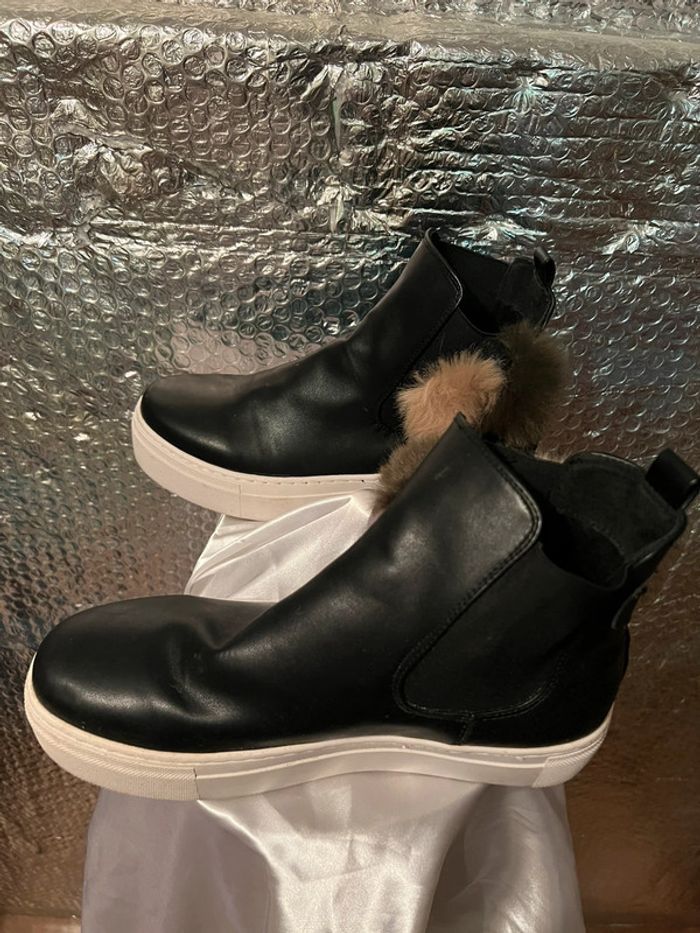 Paire de chaussures femme avec pompons taille 40 - photo numéro 2