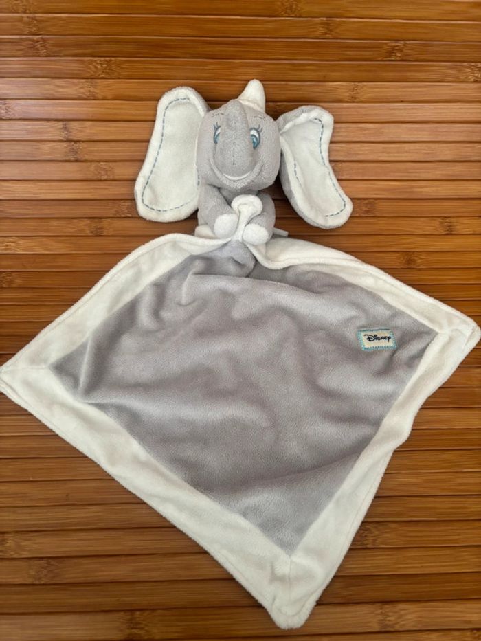 Doudou plat mouchoir  dumbo elephant gris écru Disney