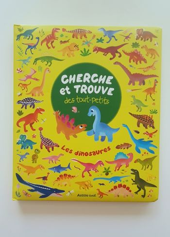 Livre "Cherche et trouve... les dinosaures"