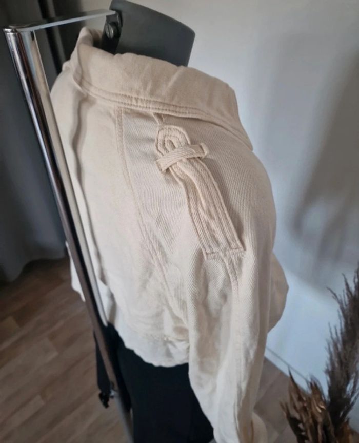 Blazer court couleur crème Stradivarius - photo numéro 8