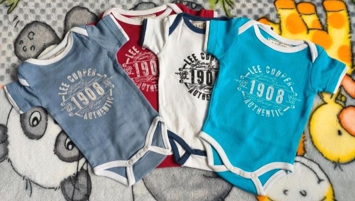 Lot 4 de bodies Lee Cooper Authentic