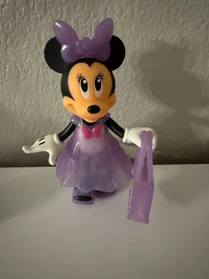 Minnie avec 3 tenues - photo numéro 3