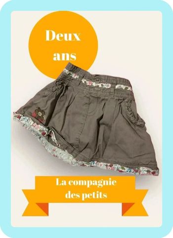 Jupe courte taille 2 ans marque compagnie des petits en très bon état.