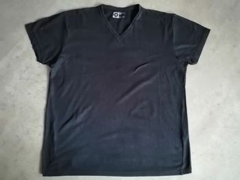 T shirt col V noir Taille M Cedar Wood State