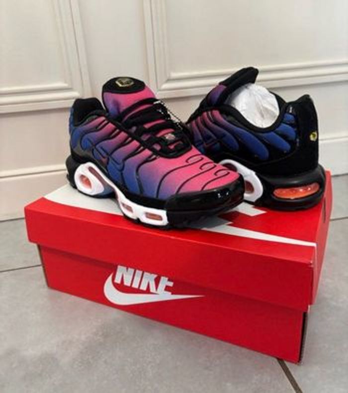 Tn Barcelona jamais porté neuf taille 28 - photo numéro 3