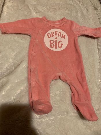Lot pyjama et body taille 0