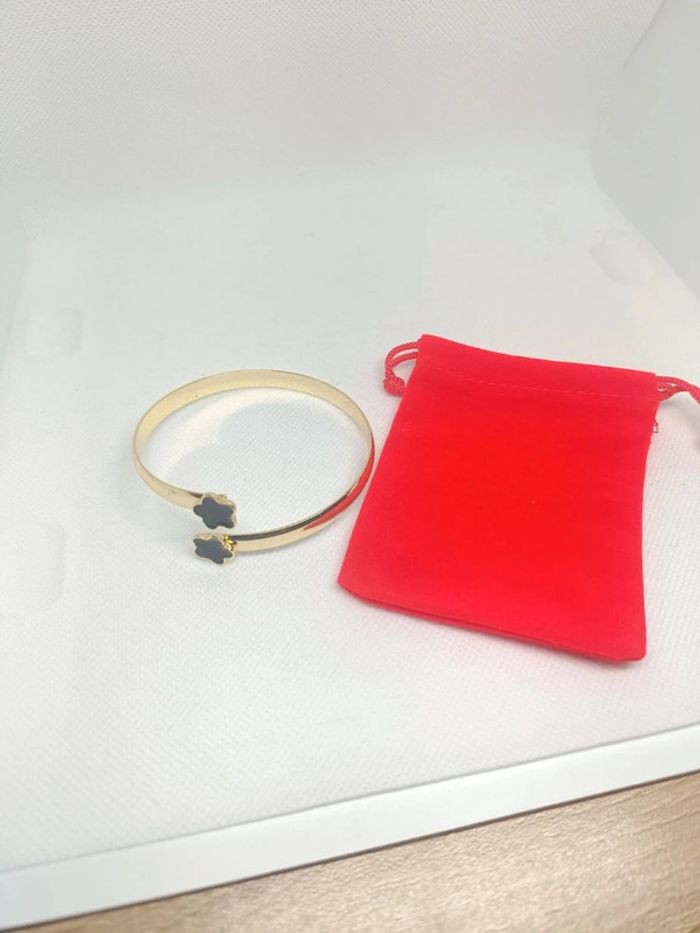 Bracelet rigide ajustable doré trèfle noir - photo numéro 3