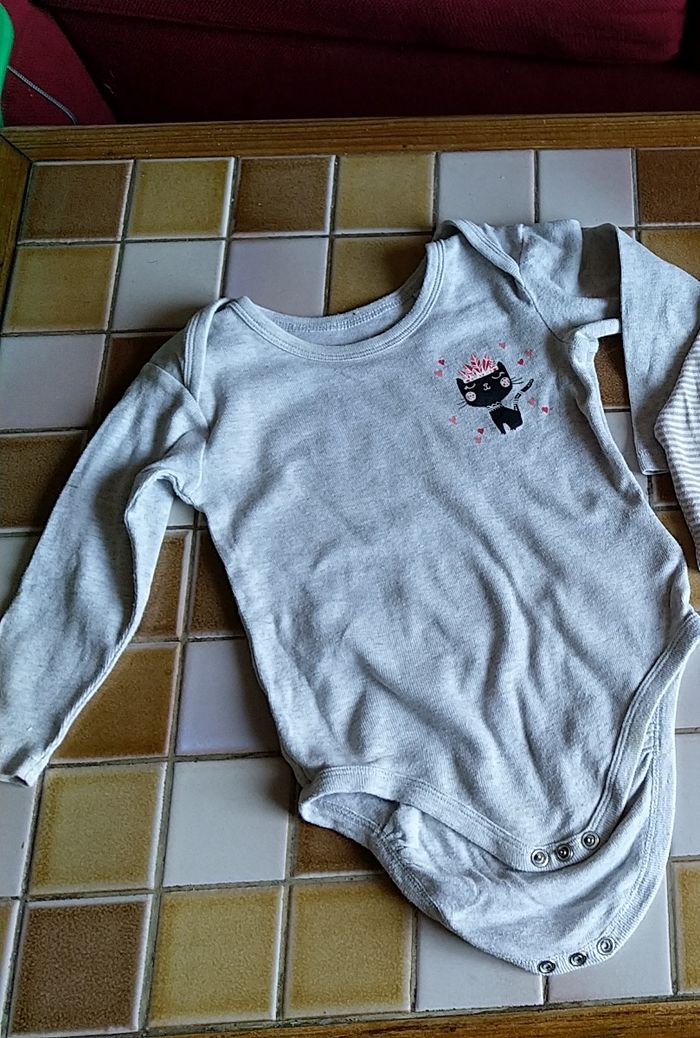 Vêtements Bébé Fille 6-12 mois Lot N° 52 - photo numéro 7