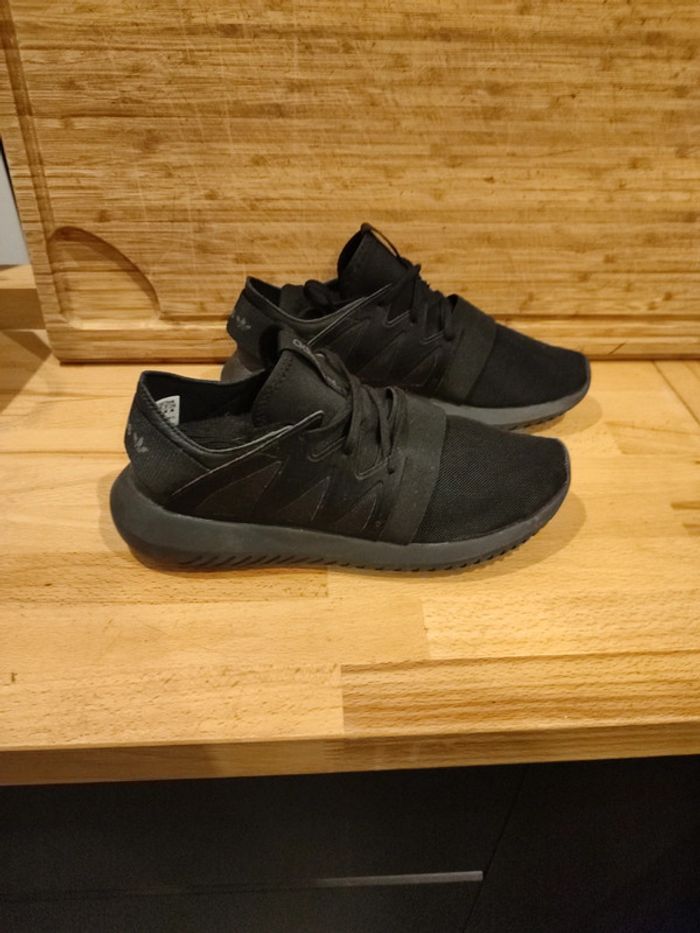 Adidas model art S 75912 noir taille 39.5