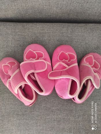 Lot de 2 paires de chaussons 24 identiques