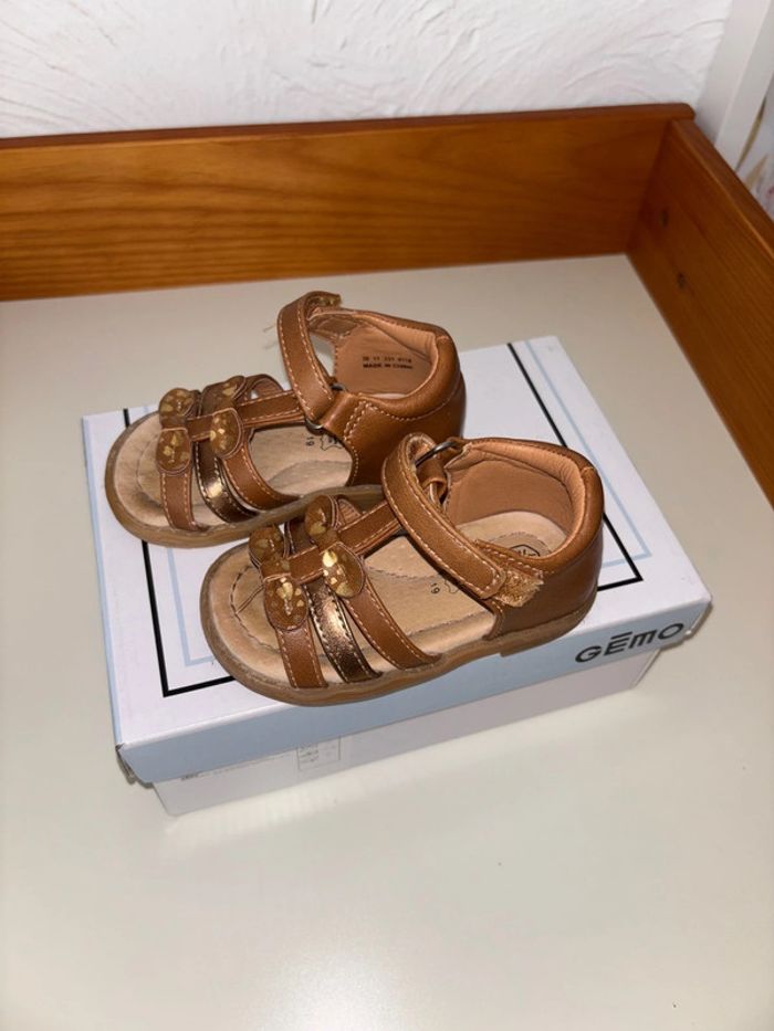 Sandales noeud doré bébé