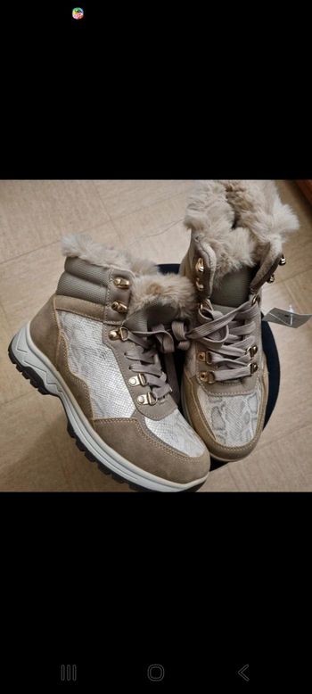 superbes chaussures taille 40 - NEUF