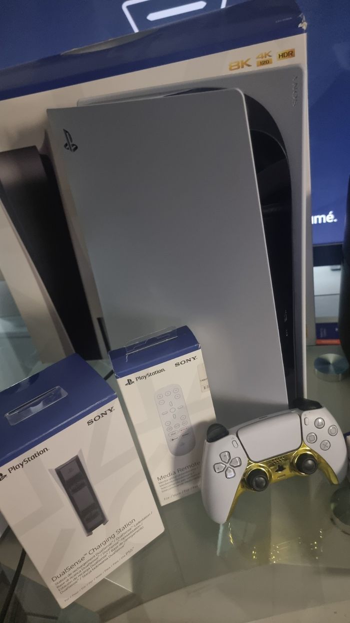 PS5 + Télécommande Média + Station de charge DualSense - photo numéro 2