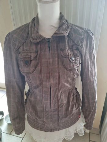 Veste zippée carreaux marrons et roses