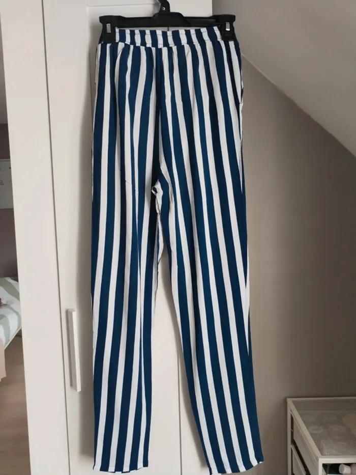 Pantalon fluide bleu marine et blanc - photo numéro 2