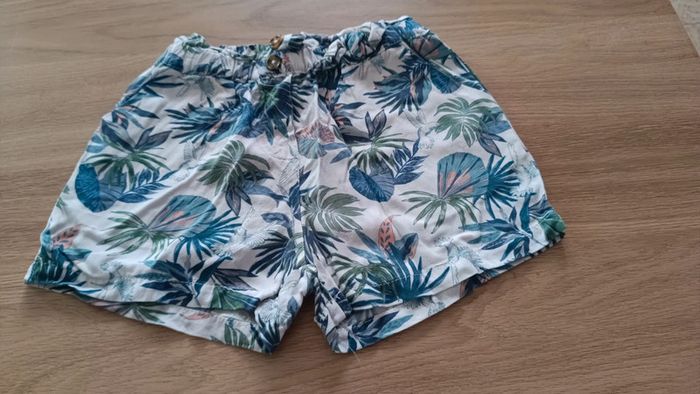 Short cargo fleuris