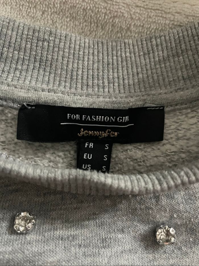 Pull gris à strass - photo numéro 3