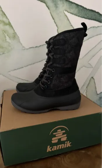 Botte de neige fourrées Kamik noir gris après ski