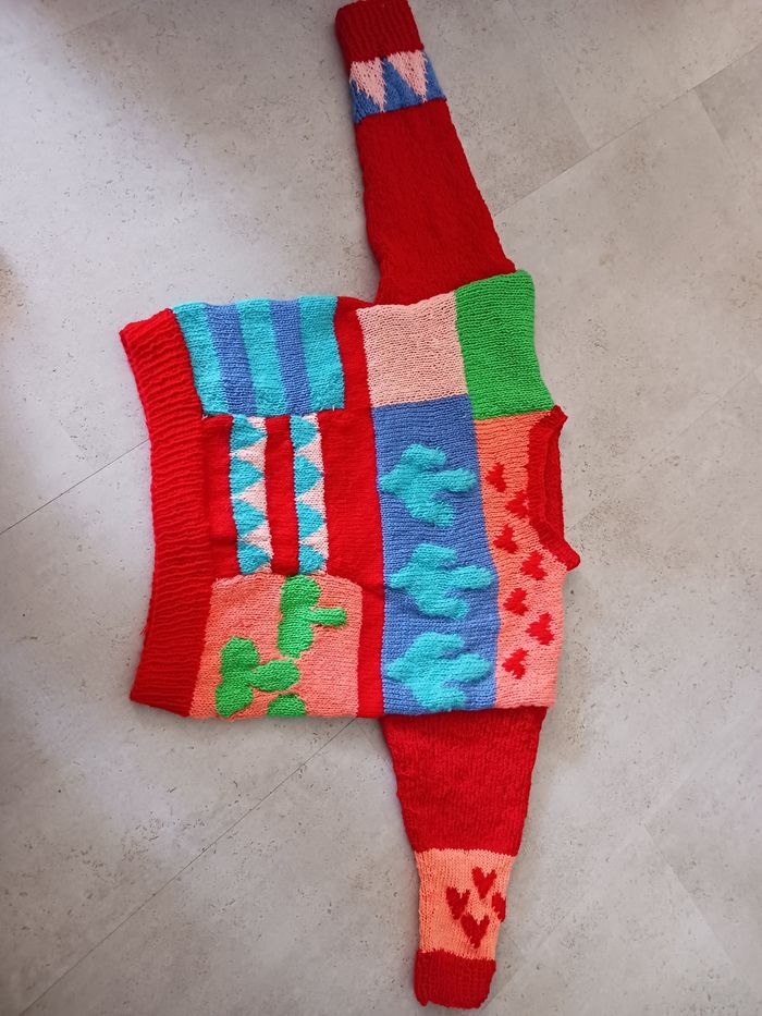 Pull coloré tricoté main 4/6 ans neuf phildar