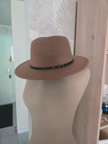 Magnifique chapeau Destockage neuf