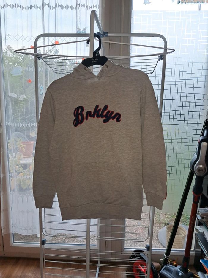 Pull garçon à capuche - photo numéro 2
