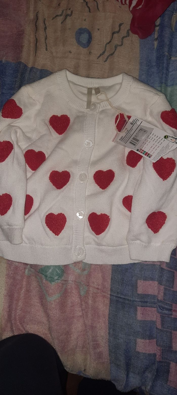 Gilet taille 6 mois neuf avec étiquette