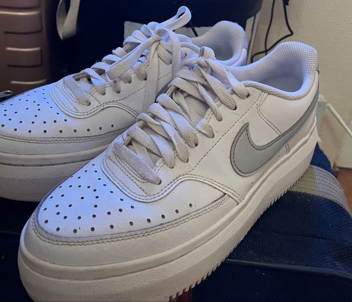 Nike blanche - photo numéro 3