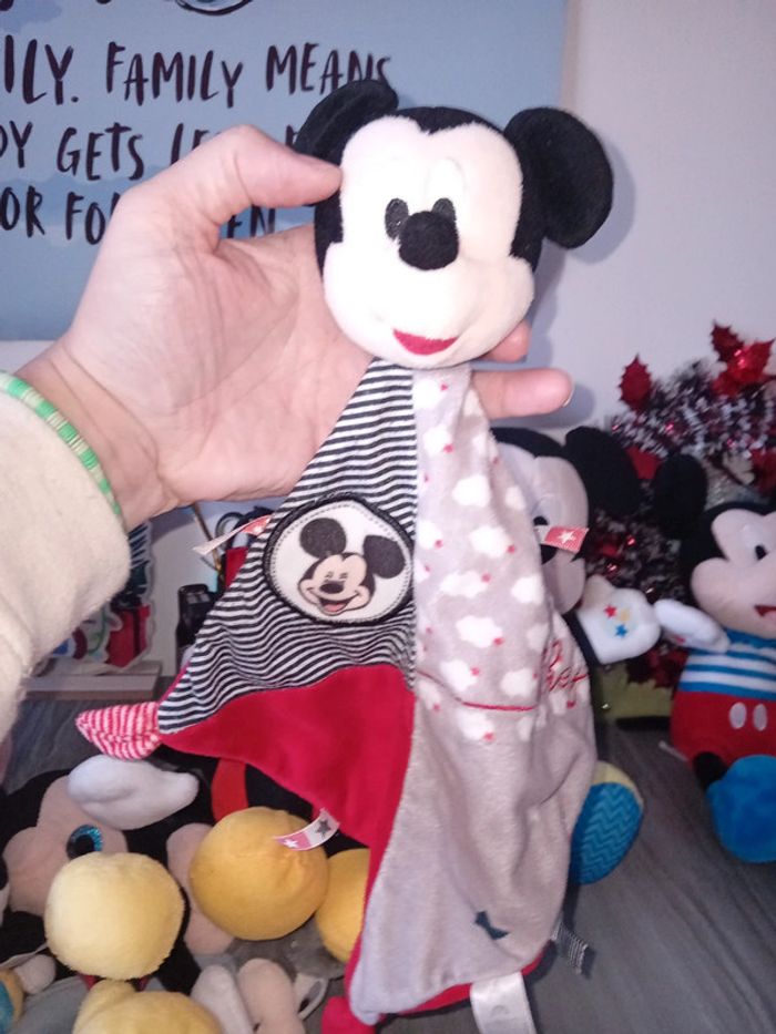 Gros lot de 15 peluches mickey dont 3 interactives prix non négociable - photo numéro 15
