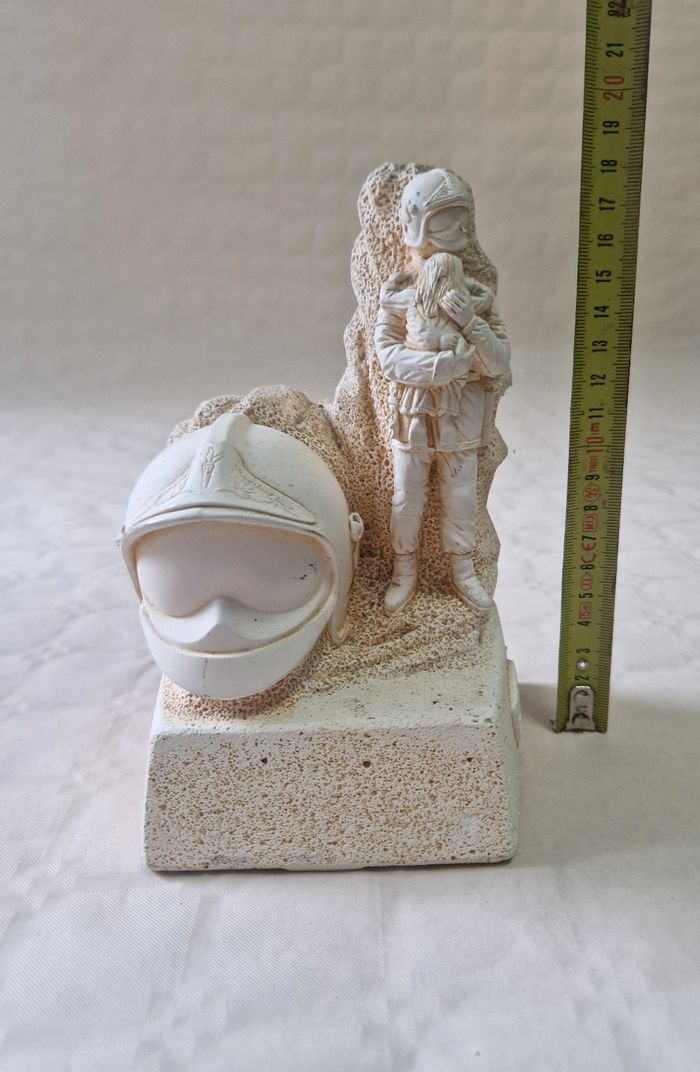 Figurine / statuette pompier en pierre - photo numéro 6