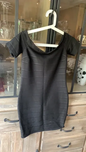 Robe épaule dénudée