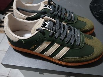 Vend basket Adidas neuf jamais porté