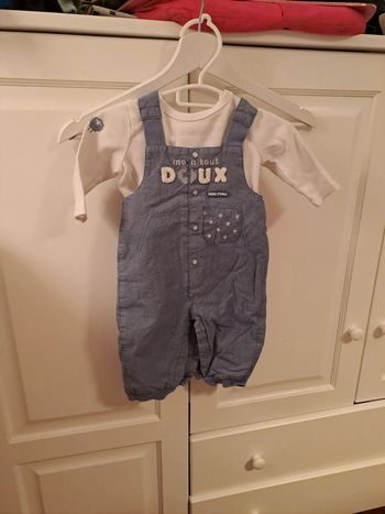 Sucre d orge ensemble salopette et tee-shirt taille 6 mois