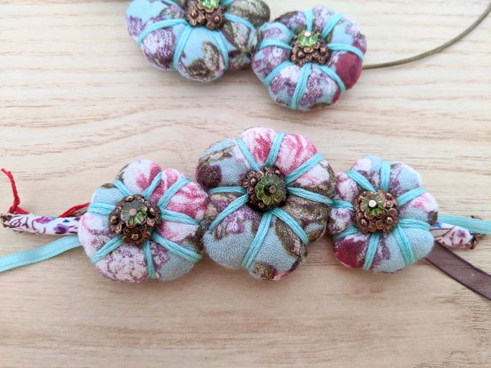 Bijoux en tissus vert rose - photo numéro 2