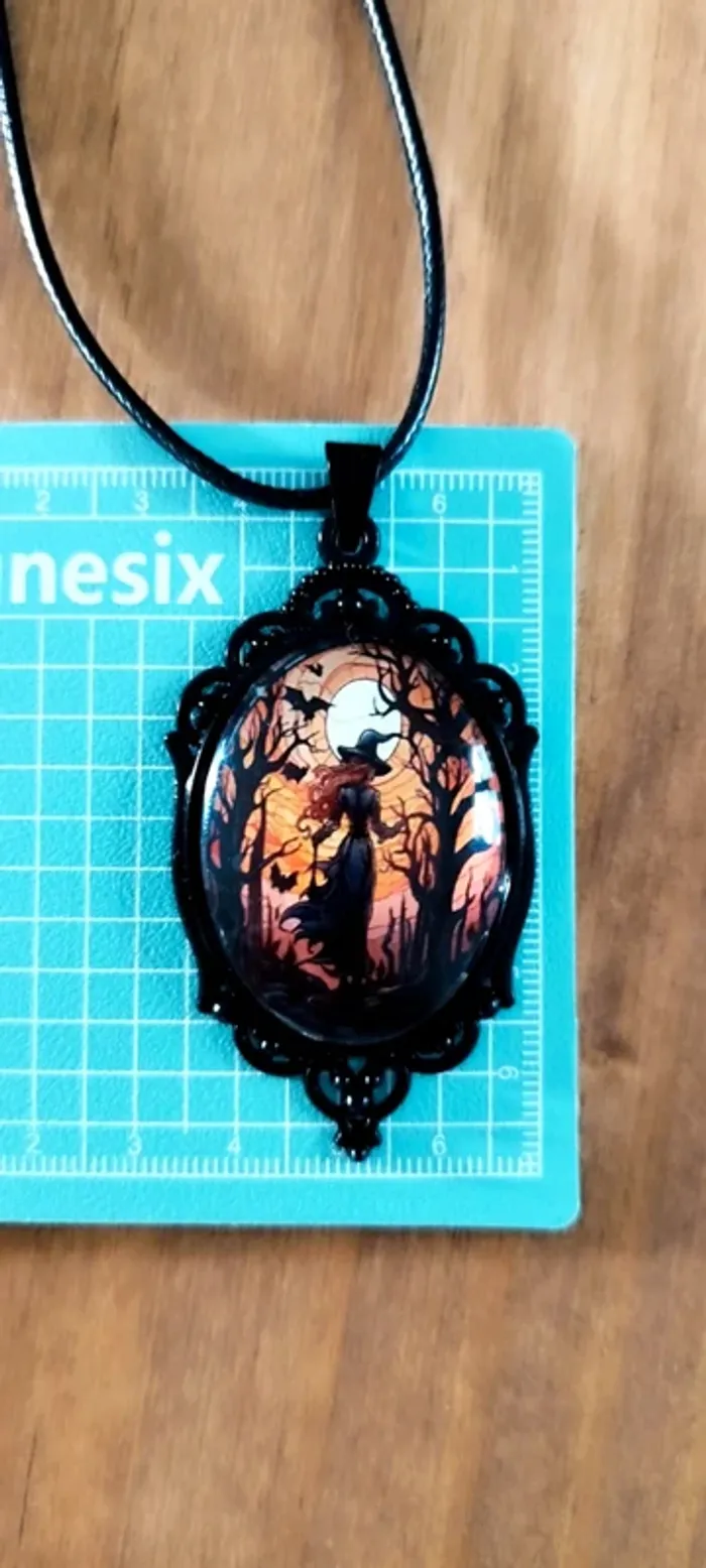 Collier avec pendentif ovale en verre - photo numéro 3