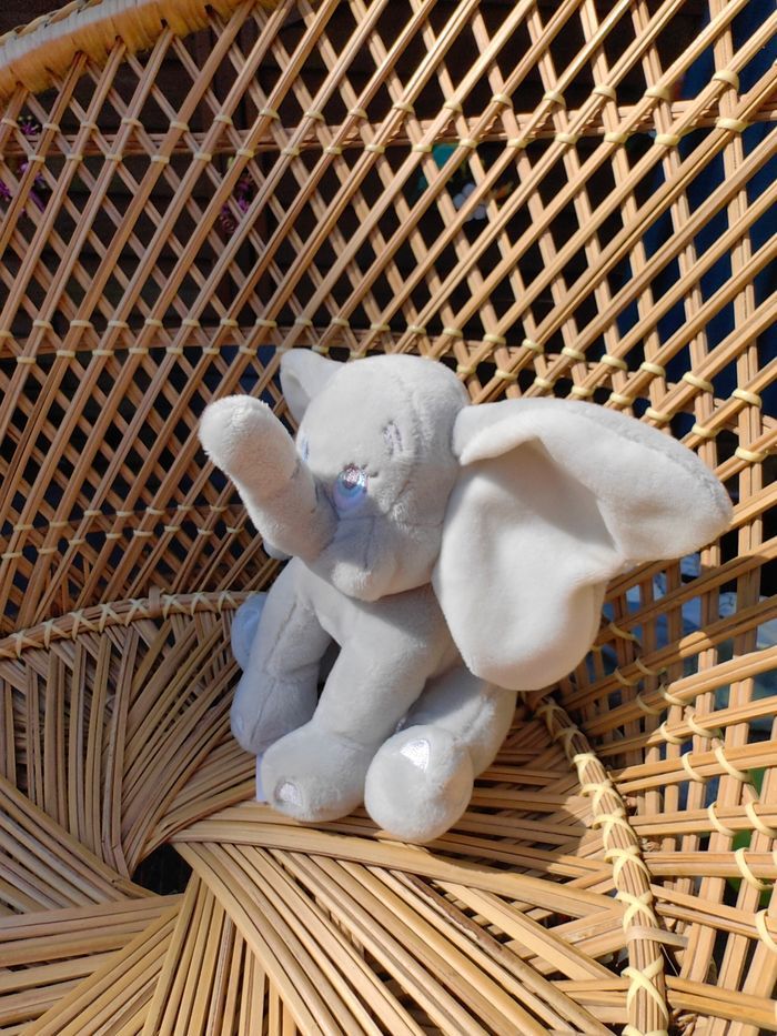 Peluche éléphant Dumbo Disney Store - photo numéro 3