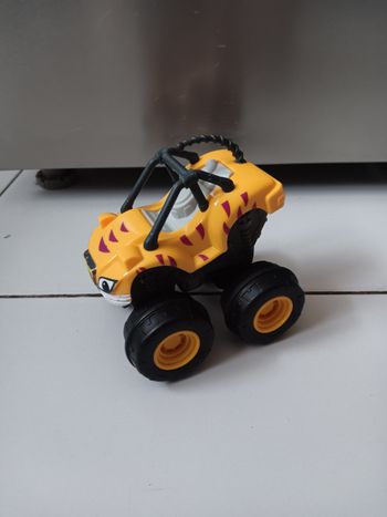 Voiture Blaze et les monsters machine